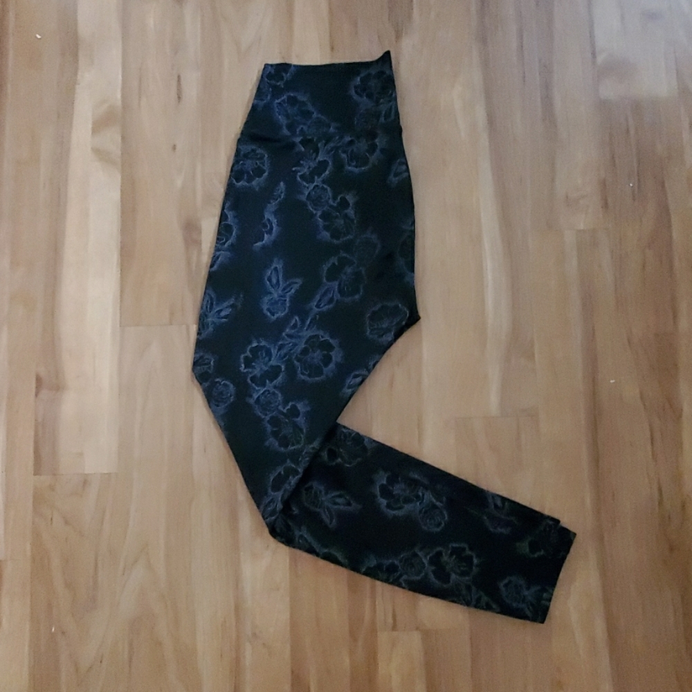 Today$! Fabletics Black Leggings w/ Floral Pattern